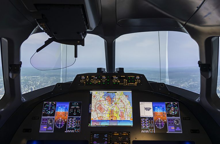 Universal Compact Head-Up Display (HUD) for Commercial and Military Aircraft