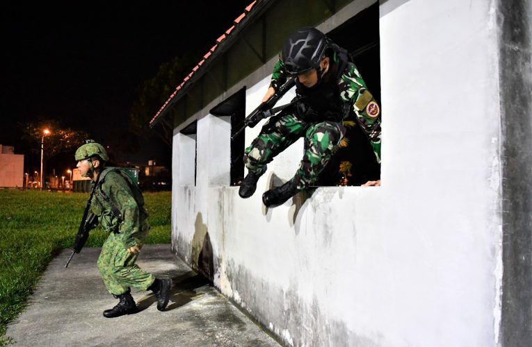 Singapore, Indonesian Commandos Showcase Combat Skills in Exercise Chandrapura