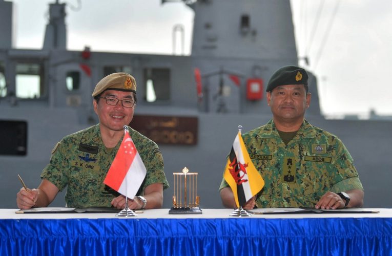 Singapore Navy Transfers ex-Fearless class Patrol Vessels to the Royal Brunei Navy
