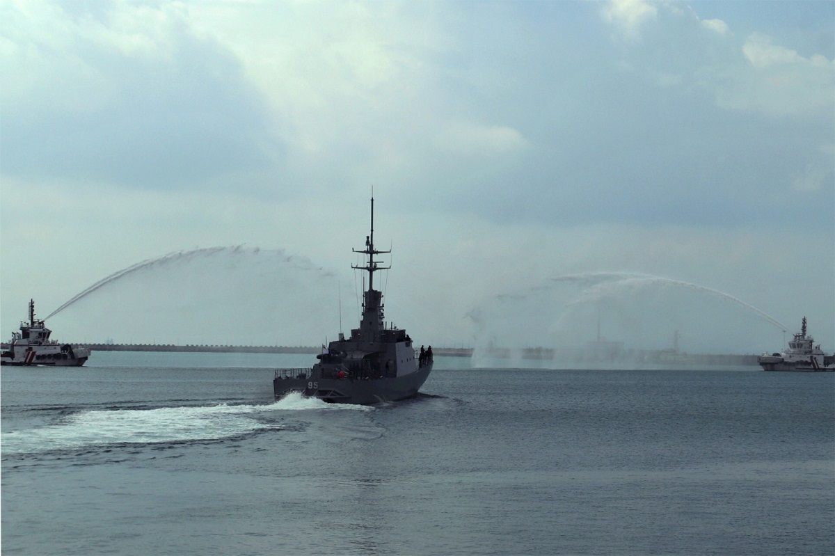 Singapore Navy Transfers Ex-Fearless Class Patrol Vessels To The Royal ...