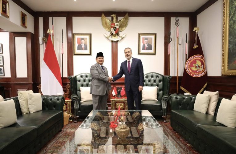 Indonesia Defence Minister Prabowo Receives Turkish Foreign Minister Hakan, Discusses Defence Cooperation