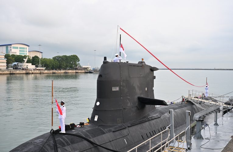 Singapore Decommissions Last 2 Challenger Subs