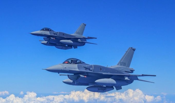 Taiwan Receives First Two F-16V Block 70 Fighters